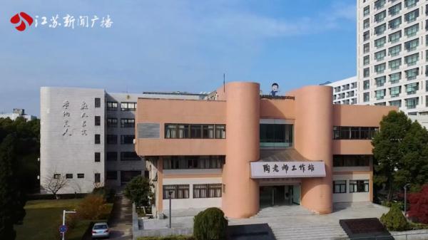 当一个情绪崩溃的孩子拨通这个号码...... 当一个情绪崩溃的孩子拨通这个号码......