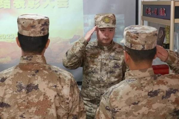 一线排长嫁给机关参谋，新婚首月双双立功受奖！