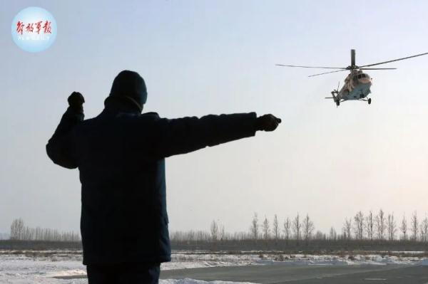 战鹰列阵，铁翼飞旋！直击多型多架直升机飞行训练