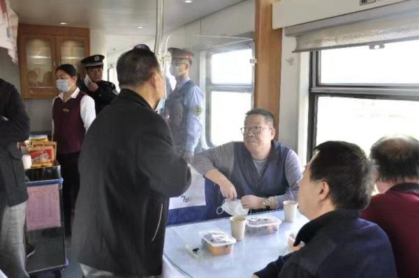 “忠实地记录那段历史，记住那些平凡的人”——高满堂谈《南来北往》故事背后的故事