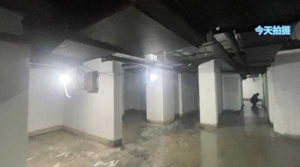 哭诉！上海嘉定一小区突发火情，消防设施几乎无效，亲历者发声：差点走远了......