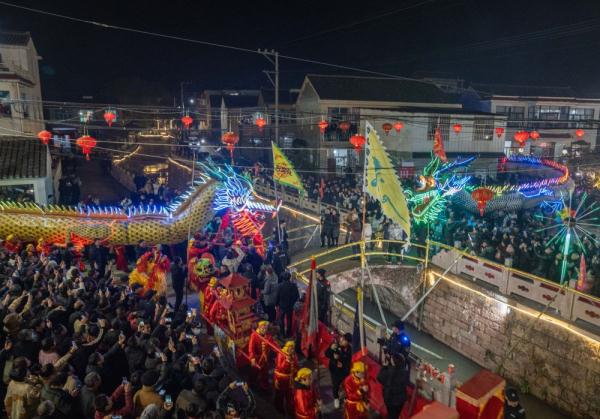 浙江宁海:正月十八行大龙 浙江宁海:正月十八行大龙