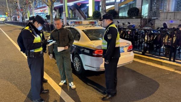 多部门联合整治上海火车站“黑车”乱象，春运以来已查处“黄牛”45人次