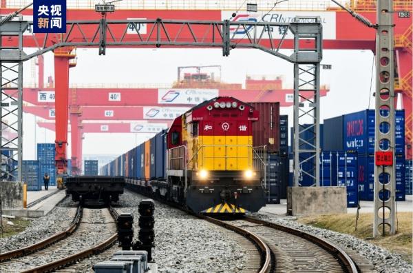 首次服务中欧班列开行 哈萨克斯坦西安码头正式投运 首次服务中欧班列开行 哈萨克斯坦西安码头正式投运