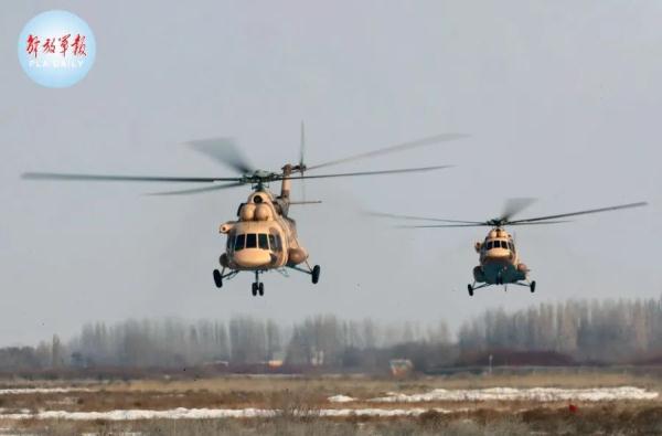 战鹰列阵，铁翼飞旋！直击多型多架直升机飞行训练