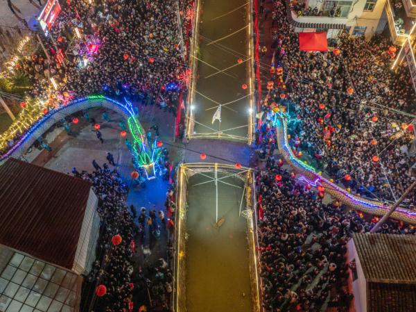 浙江宁海:正月十八行大龙 浙江宁海:正月十八行大龙