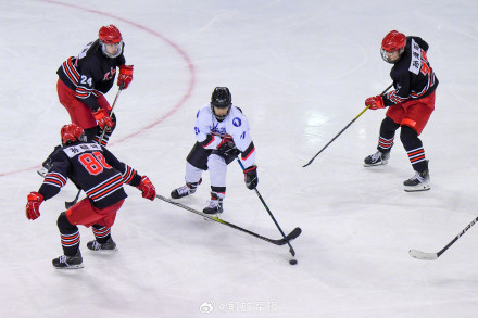 十四冬冰球项目青年男子组决赛黑龙江队摘得金牌