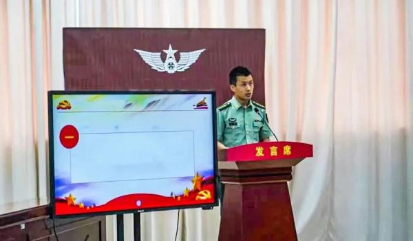 一线排长嫁给机关参谋，新婚首月双双立功受奖！