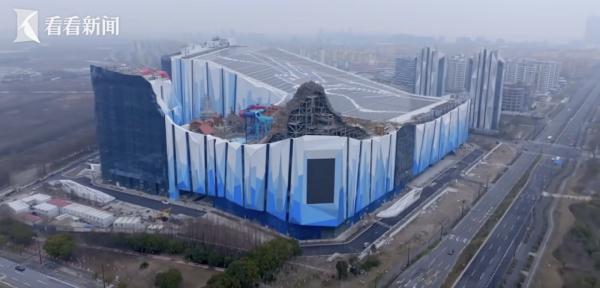 上海百米高空出现户外缆车?网友:已经当了好几年“监工” 上海百米高空出现户外缆车?网友:已经当了好几年“监工”