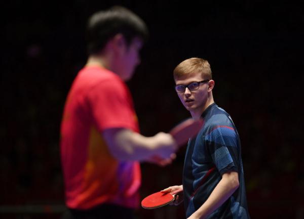 记者手记:“鹰眼”介入前 樊振东这么做 记者手记:“鹰眼”介入前 樊振东这么做