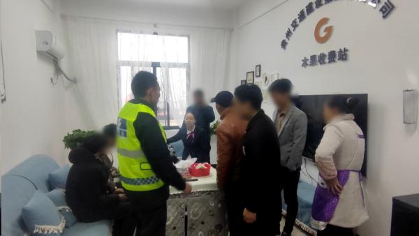 10岁男孩揣17000多现金离家出走！留言：你们过你们幸福的生活吧