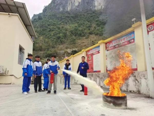 7名高中生跳河取水救火！后续来了