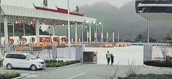 10岁男孩揣17000多现金离家出走！留言：你们过你们幸福的生活吧