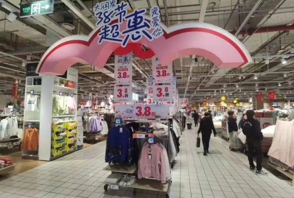 大润发多家外地门店关闭，上海情况怎么样？记者实地探访→