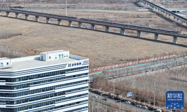 “双城记”里看发展