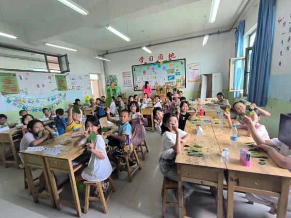 泪崩!她给10年前的厦大支教老师发了条短信后…… 泪崩!她给10年前的厦大支教老师发了条短信后……