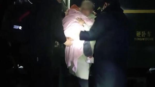 凌晨2点，一辆列车在河北紧急停靠……