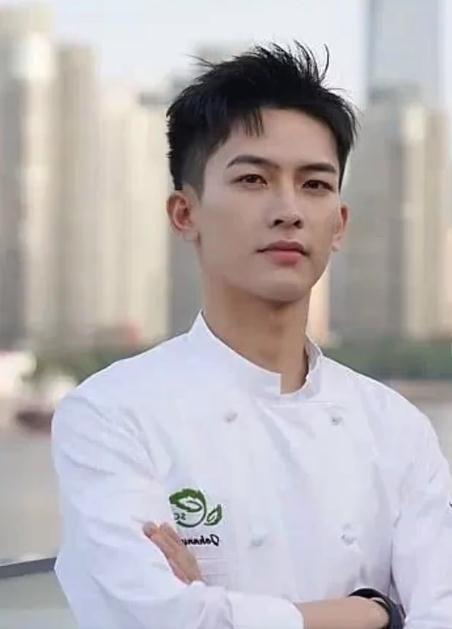 帅炸!小伙拿下世界级金牌,网友:因为他多认识了一个字 帅炸!小伙拿下世界级金牌,网友:因为他多认识了一个字