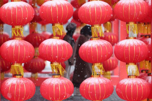 诗意中国丨白雪却嫌春色晚，故穿庭树作飞花