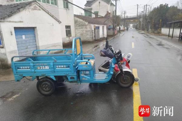路口抢行酿成事故，未注意“停车让行”标志担全责