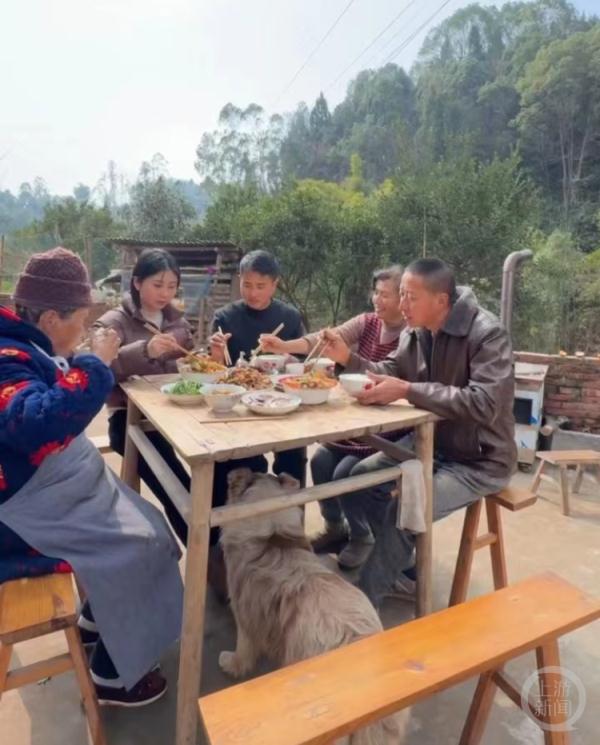 女孩两次相亲相到同一小伙，见家长紧张到把男友父亲喊“爸爸”