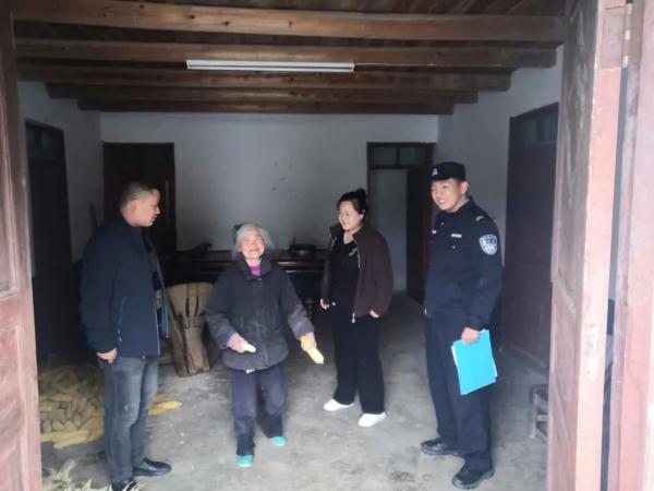 液化气罐着火,他冲了上去! 液化气罐着火,他冲了上去!