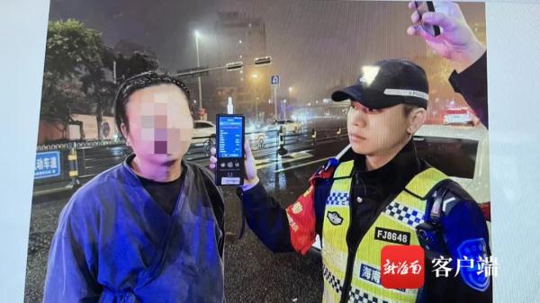 海口一司机醉驾发生事故后驾车离开现场，热心群众出手了……
