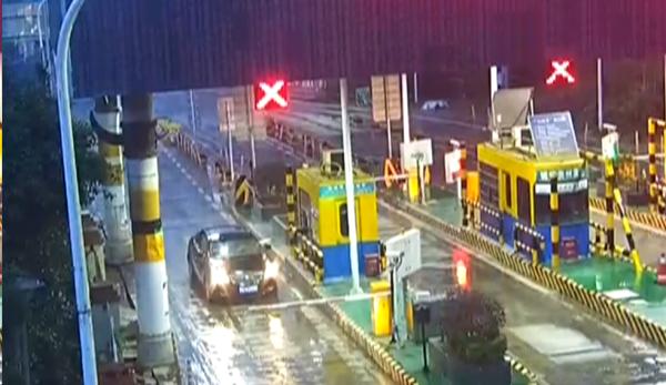 10岁男孩揣17000多现金离家出走！留言：你们过你们幸福的生活吧