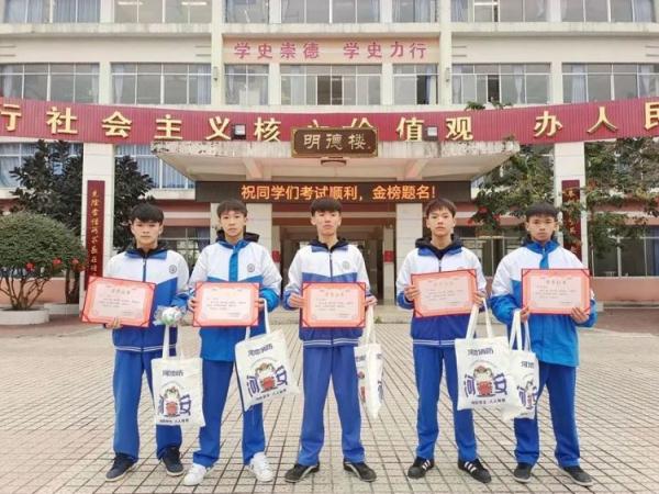 7名高中生跳河取水救火！后续来了