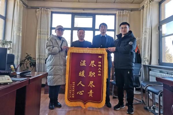 凌晨2点，一辆列车在河北紧急停靠……