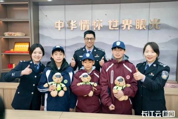 恭喜三位“少侠”，他们有了新身份！