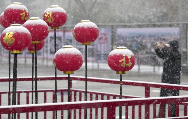 诗意中国丨白雪却嫌春色晚，故穿庭树作飞花