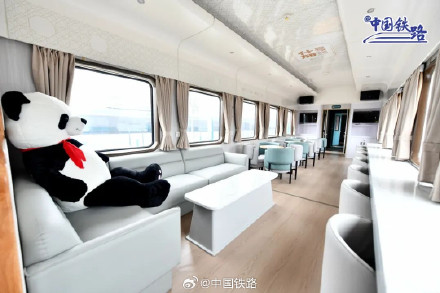 新涂装熊猫专列即将上线 新涂装熊猫专列即将上线