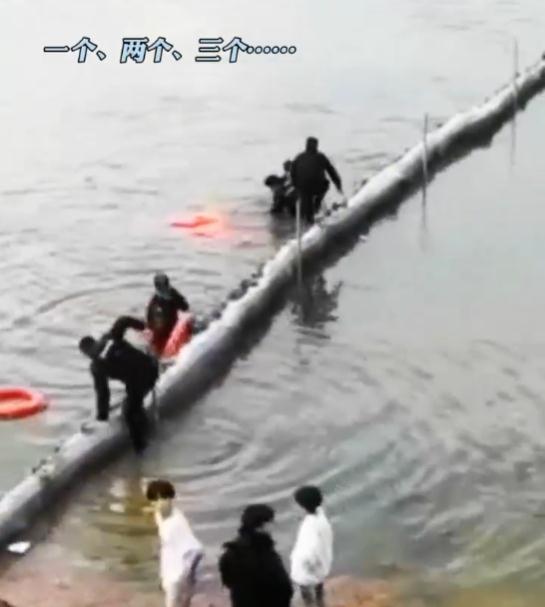 “透骨奇寒...但无论如何也要救上来...”