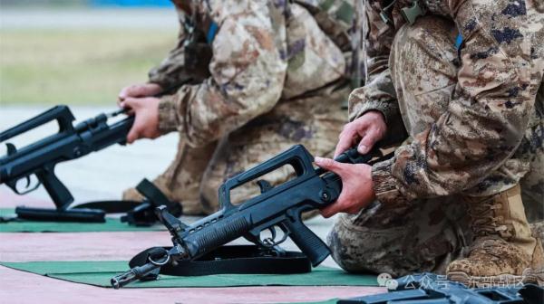 燃!警卫尖兵比武火热来袭 燃!警卫尖兵比武火热来袭