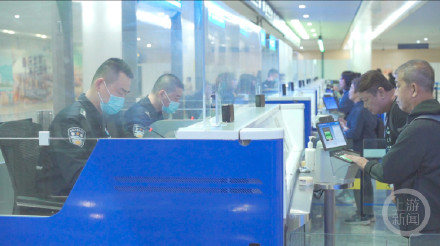 中泰互免签证首日 重庆口岸迎来首批入境旅客