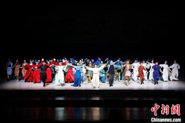 驻华使节共赏《只此青绿》 感受传统文化魅力