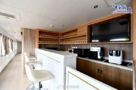 新涂装熊猫专列即将上线 新涂装熊猫专列即将上线