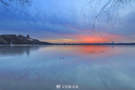 颐和园朝霞绚丽如诗如画
