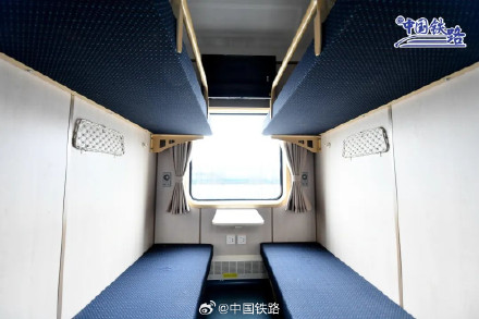 新涂装熊猫专列即将上线 新涂装熊猫专列即将上线