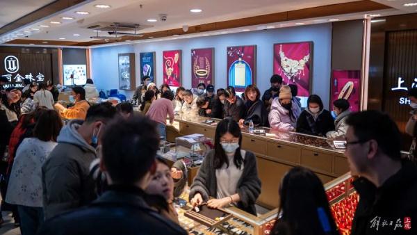 黄金首饰持续火爆，但价格辣手！有人一下省了5000元