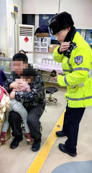 孩子突发重疾 海淀交警争分夺秒护送就医 孩子突发重疾 海淀交警争分夺秒护送就医