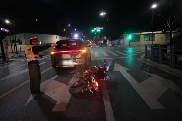 好疼！伤到要害部位！男子因为干了这事懊悔不已