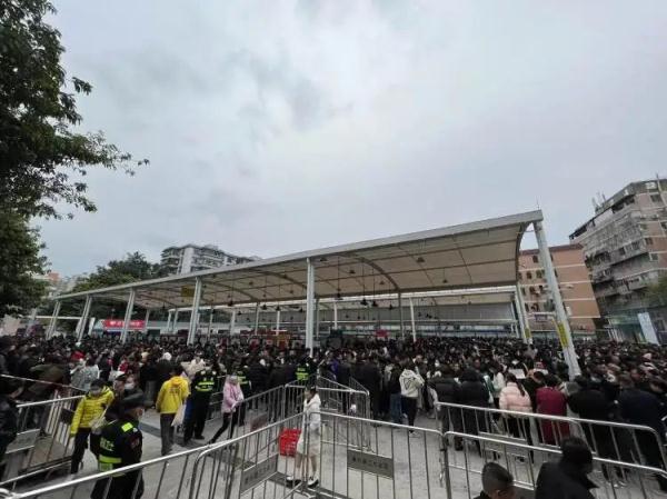 直击广州“制衣村”招工潮：老板列队招工，开出700元日薪