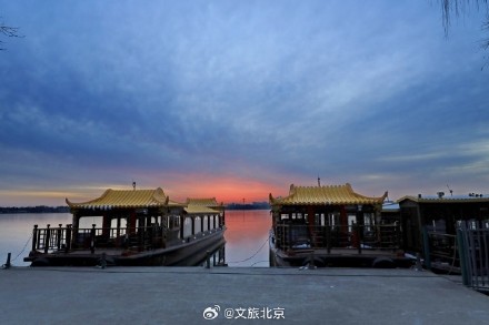 颐和园朝霞绚丽如诗如画