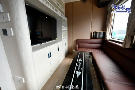 新涂装熊猫专列即将上线 新涂装熊猫专列即将上线