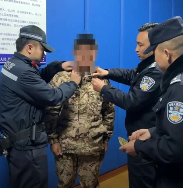 啊？15岁“上尉”来到人武部…