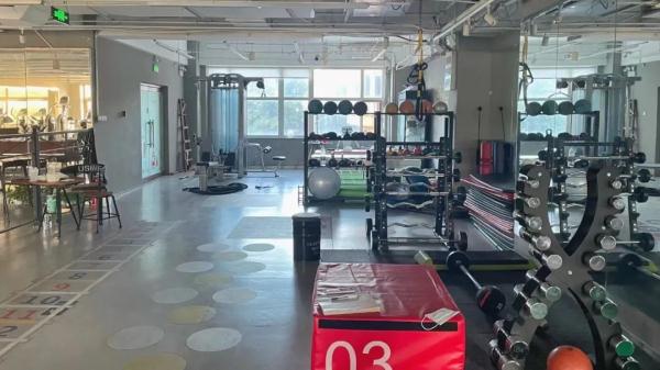 健身房“老手”撸铁深蹲,结果惨了......医生:年后已接诊近200例 健身房“老手”撸铁深蹲,结果惨了......医生:年后已接诊近200例