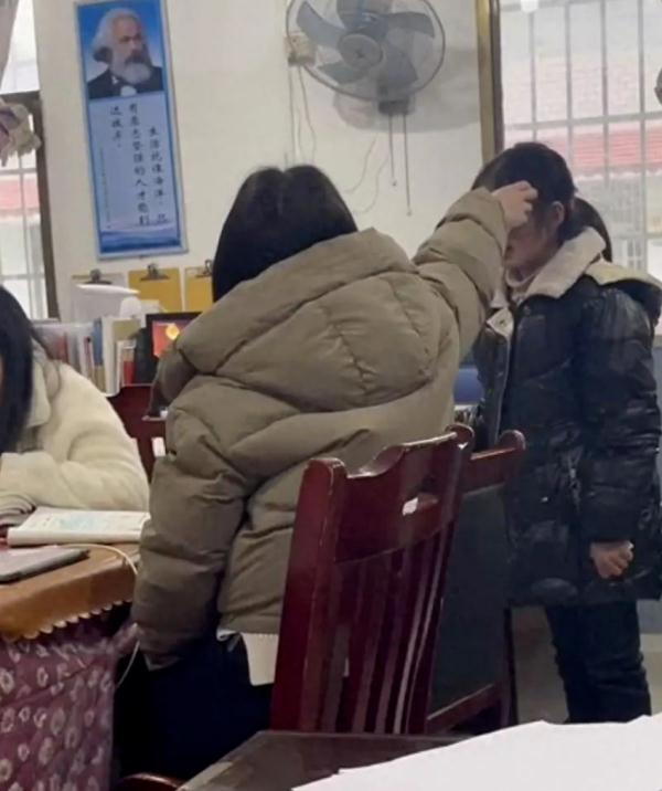 教师打骂不会做题学生，要给“棍棒教育”观念断根