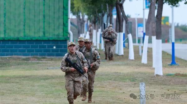 燃!警卫尖兵比武火热来袭 燃!警卫尖兵比武火热来袭